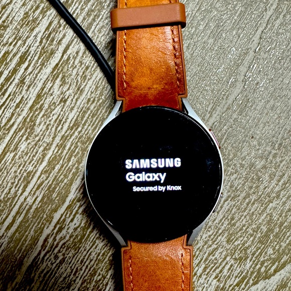 Galaxy watch 4 - Picture 1 of 8